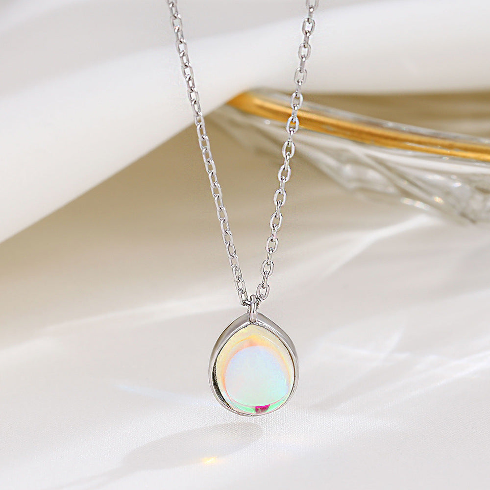 Zarte Halskette aus 925er Silber mit tropfenförmigem, regenbogenfarbenem Mondstein-Anhänger – eleganter Schmuck für Damen