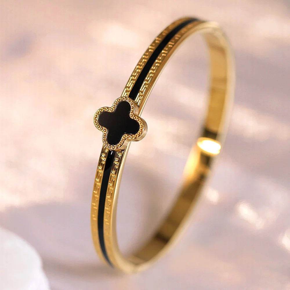 Stilvoller Damenschmuck mit Emaille-Kleeblatt