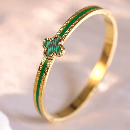 Stilvoller Damenschmuck mit Emaille-Kleeblatt