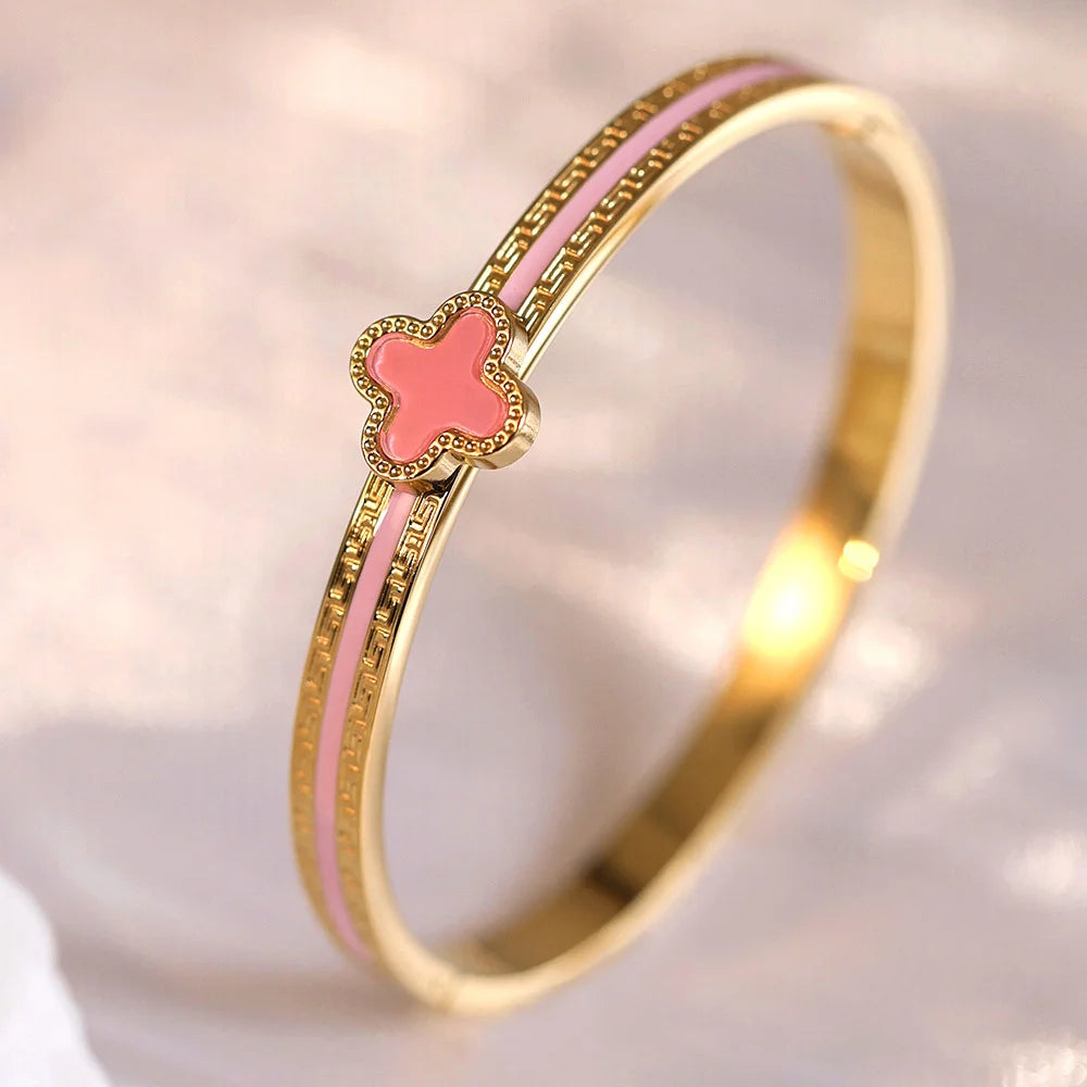 Stilvoller Damenschmuck mit Emaille-Kleeblatt