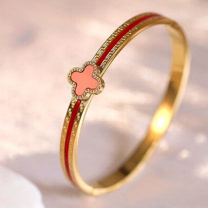 Stilvoller Damenschmuck mit Emaille-Kleeblatt