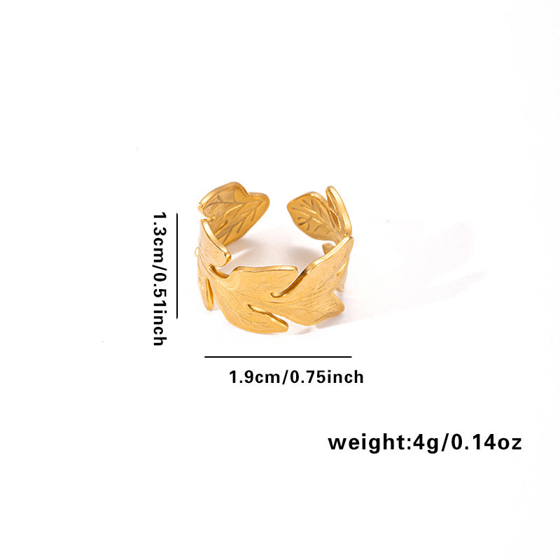 Goldener Edelstahlring mit offenen Blattmotiven und strukturierter Oberfläche