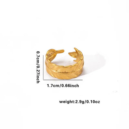Vergoldeter Edelstahlring mit strukturierter Federoptik