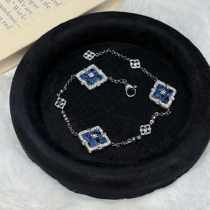 Silbernes Armband mit drei blauen Pietersit Elementen und Zirkonia im Vintage Stil