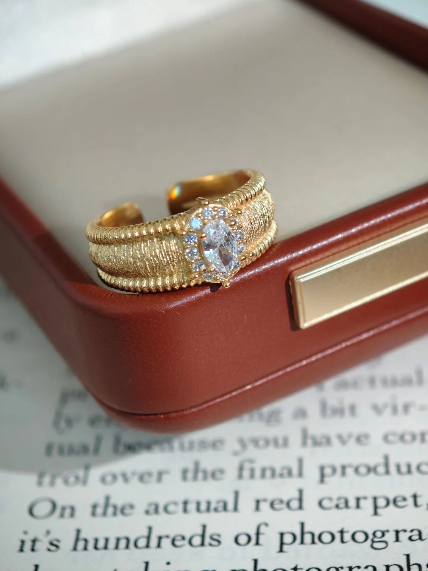 Verstellbarer Vintage Goldring mit ovalem Zirkonia