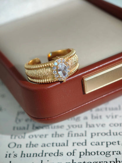 Verstellbarer Vintage Goldring mit ovalem Zirkonia