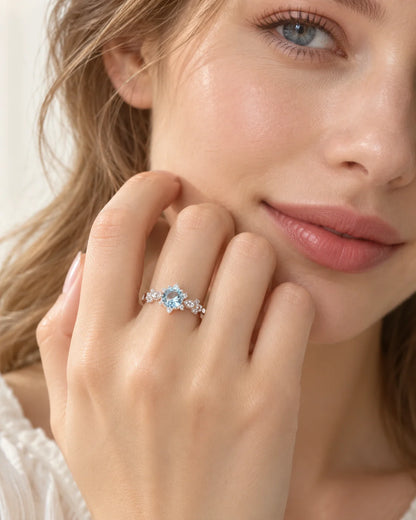 Verstellbarer Vintage Ring mit aquamarinblauem Stein