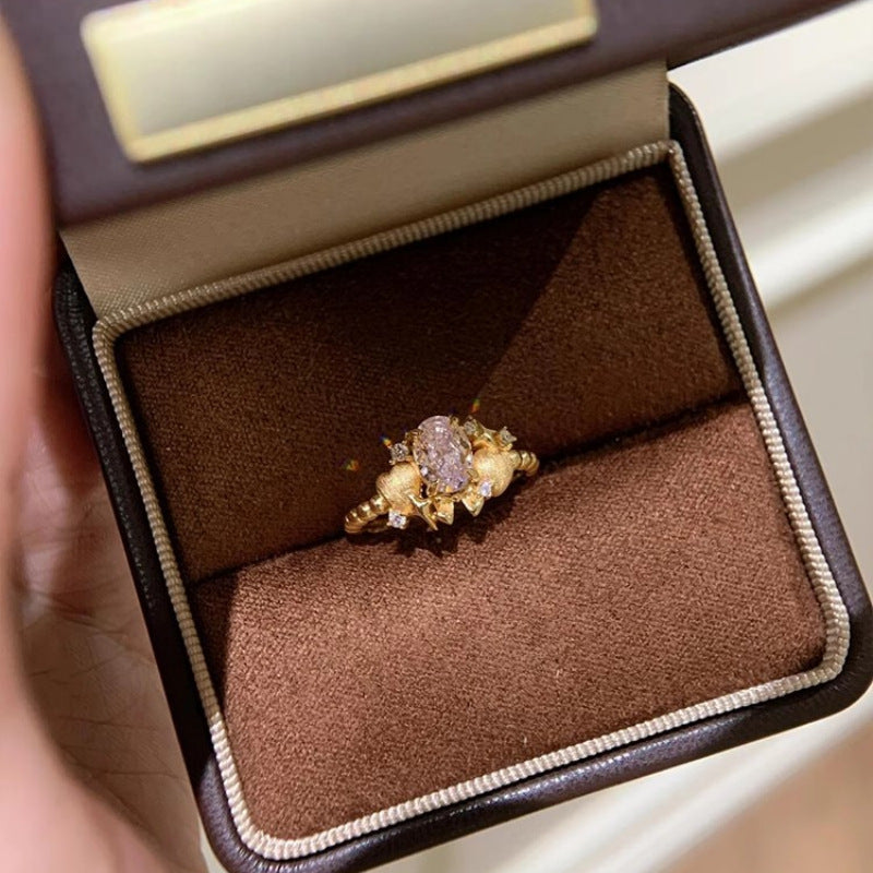 Goldener Vintage-Ring mit rosa Zirkonia im Prinzessinnen-Stil – verstellbar, mit Herz- und Strassdekor