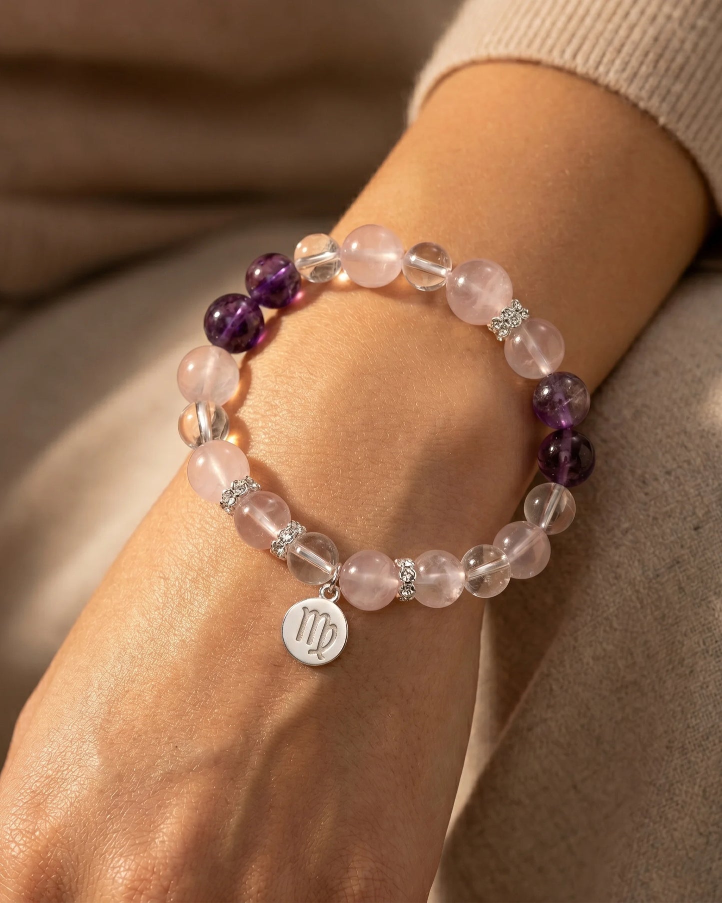Zodiac Harmony – Armband mit natürlichen Heilsteinen & Sternzeichen - Anhänger aus 925er Silber - AuraGleam