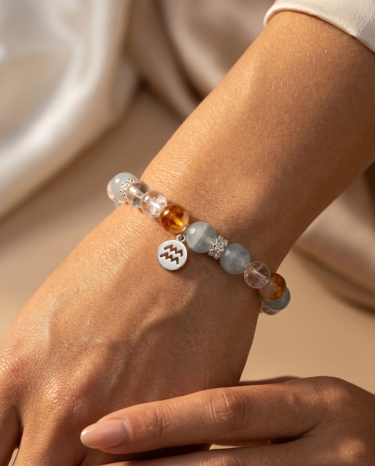 Zodiac Harmony – Armband mit natürlichen Heilsteinen & Sternzeichen - Anhänger aus 925er Silber - AuraGleam