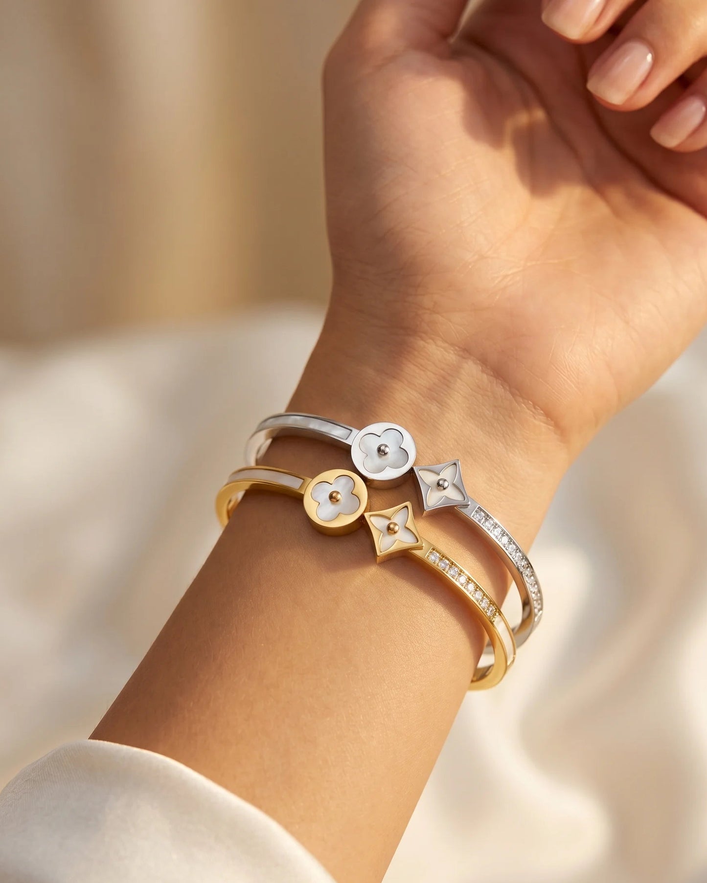 Nora Armreif aus Titanstahl mit weißem Perlmutt-Inlay und Zirkonia-Details