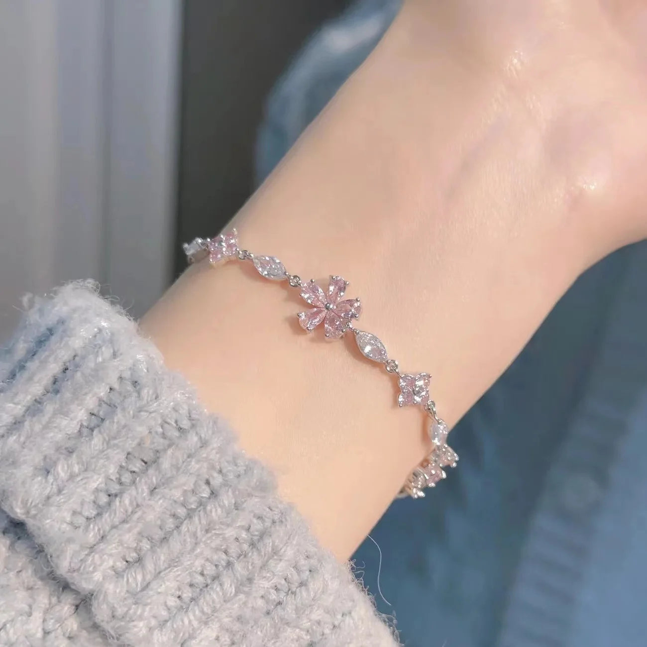 Massives 925 Sterling Silber Armband "Yuna" mit rosa Kirschblüten aus Zirkonia und silbernen Blättern