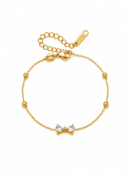 Zartes Zirkonia-Schleifen Armband aus 18K vergoldetem Titanstahl mit goldenen Perlen-Akzenten an der feinen Kette