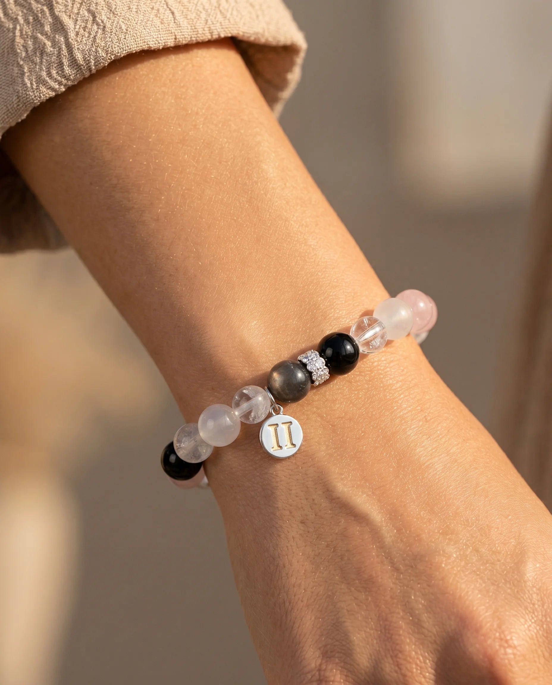 Zodiac Harmony – Armband mit natürlichen Heilsteinen & Sternzeichen - Anhänger aus 925er Silber - AuraGleam