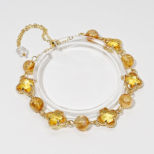Elegantes Armband mit facettierten gelben Turmalinkristallen und 8 mm Zirkonia in Kleeblattform – sonniger Glanz in vergoldeter Fassung