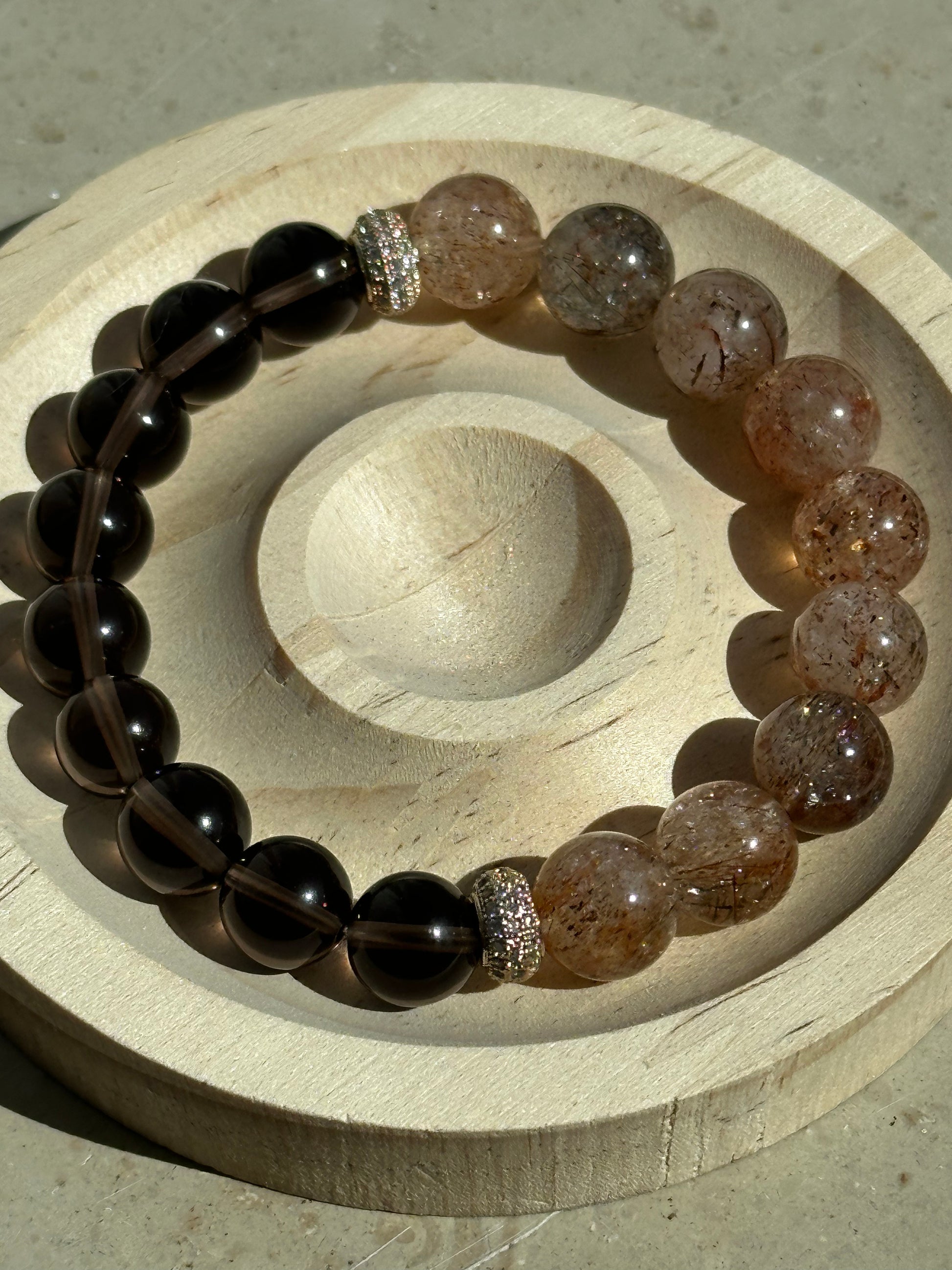 Handgefertigtes Armband aus Rauchquarz und Super Seven – ein kraftvolles Heilsteinarmband zur Erdung, inneren Klarheit und spirituellen Verbindung