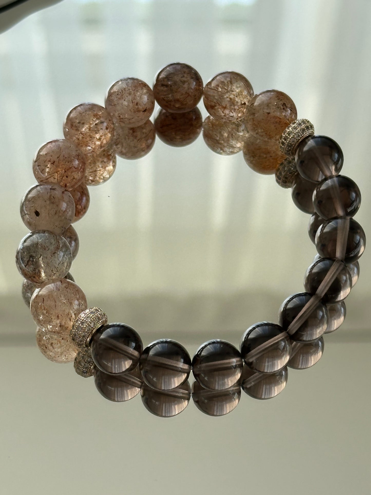 Handgefertigtes Armband aus Rauchquarz und Super Seven – ein kraftvolles Heilsteinarmband zur Erdung, inneren Klarheit und spirituellen Verbindung