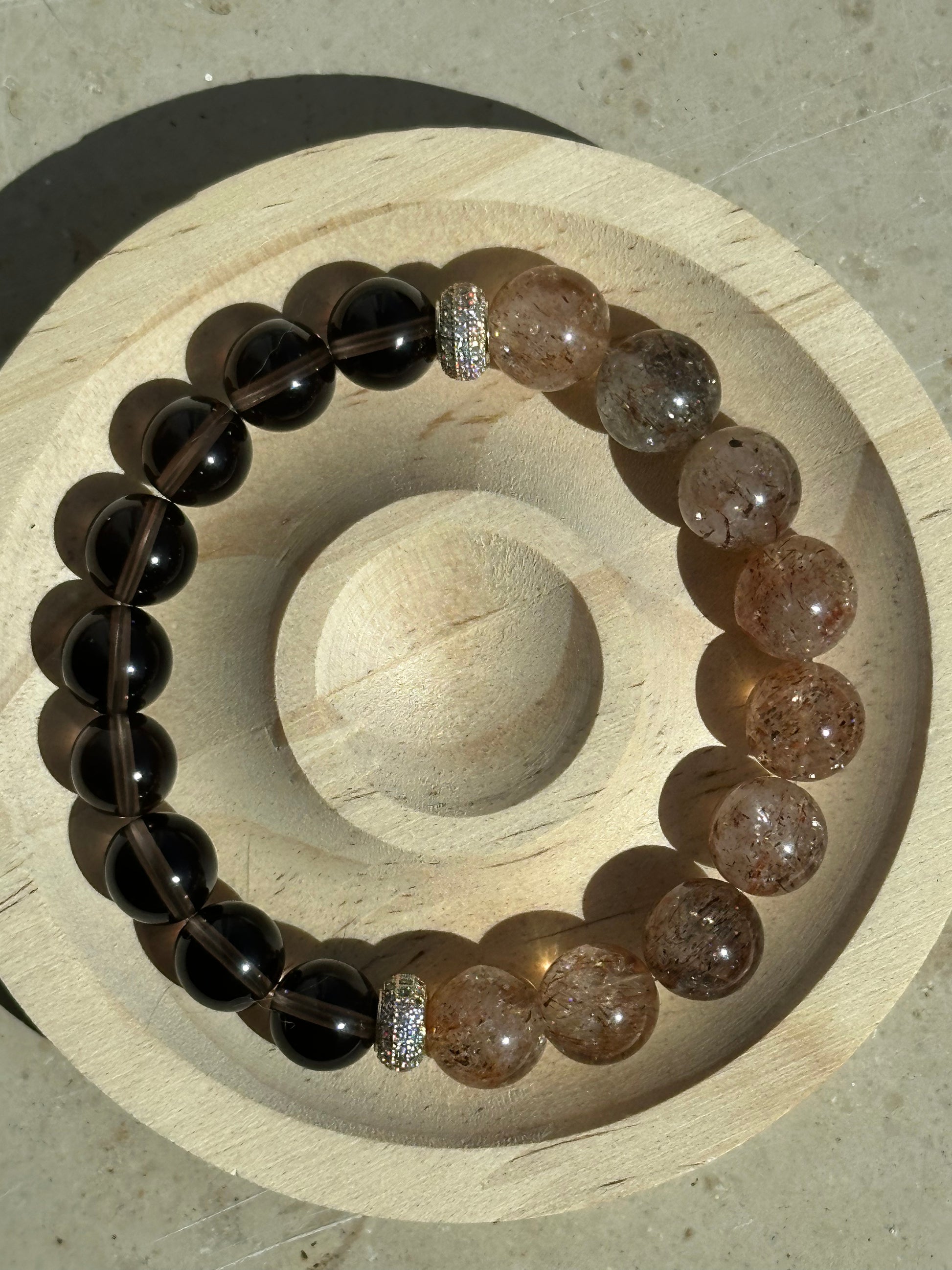 Handgefertigtes Armband aus Rauchquarz und Super Seven – ein kraftvolles Heilsteinarmband zur Erdung, inneren Klarheit und spirituellen Verbindung