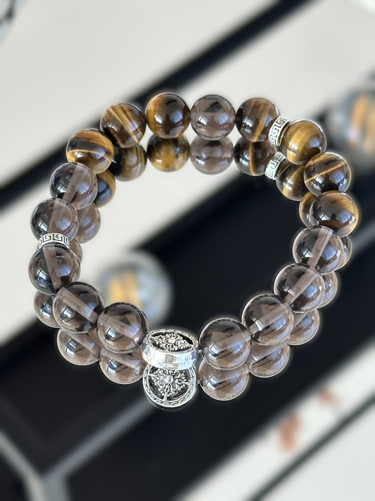 Elegantes Herrenarmband aus Rauchquarz und Tigerauge mit silberfarbenem Ornament-Element