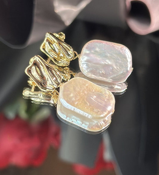Aurora Perle – Vergoldete Ohrstecker mit Naturperle & 925 Silber Ohrringe - AuraGleam