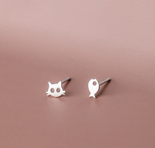 Cat & Fish – S925 Silber Ohrstecker Set im asymmetrischen Design - AuraGleam