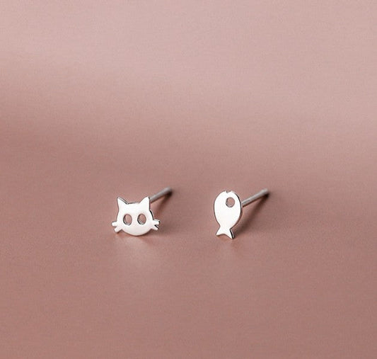 Cat & Fish – S925 Silber Ohrstecker Set im asymmetrischen Design - AuraGleam