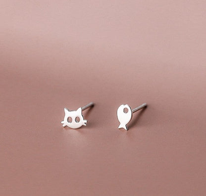 Cat & Fish – S925 Silber Ohrstecker Set im asymmetrischen Design - AuraGleam