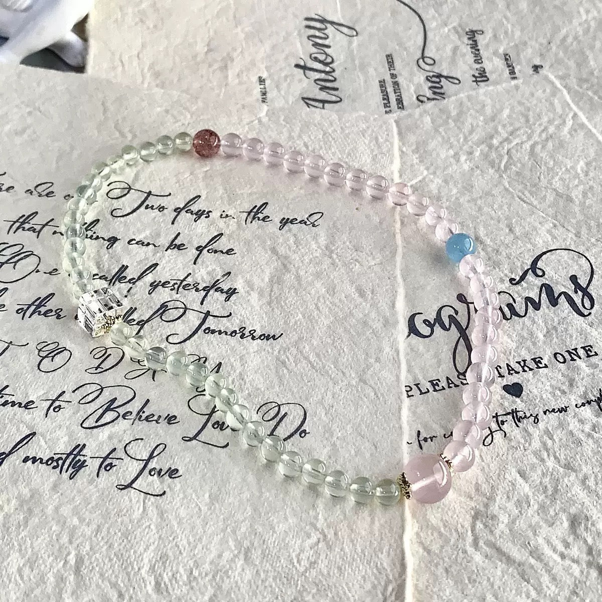 Crystal Harmony – Natürliche Heilstein - Multilayer - Armband aus Prehnit, Rosenquarz, Aquamarin & mehr - AuraGleam