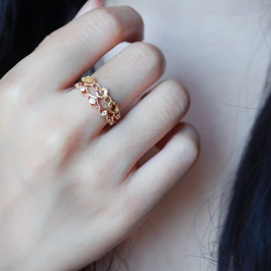 Honey Charm – Verstellbarer Vintage - Ring mit gelben Kristallsteinen, vergoldet - AuraGleam
