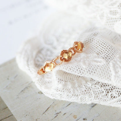 Honey Charm – Verstellbarer Vintage - Ring mit gelben Kristallsteinen, vergoldet - AuraGleam