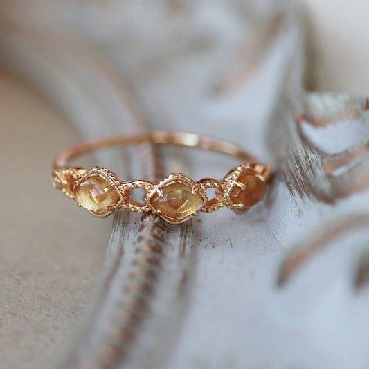 Honey Charm – Verstellbarer Vintage - Ring mit gelben Kristallsteinen, vergoldet - AuraGleam