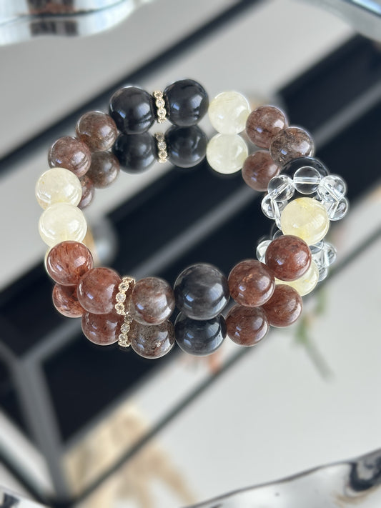 Handgefertigtes Kristallarmband mit Silberobsidian, Super Seven und goldenem Rutilquarz – energetisches Design mit kraftvoller Ausstrahlung