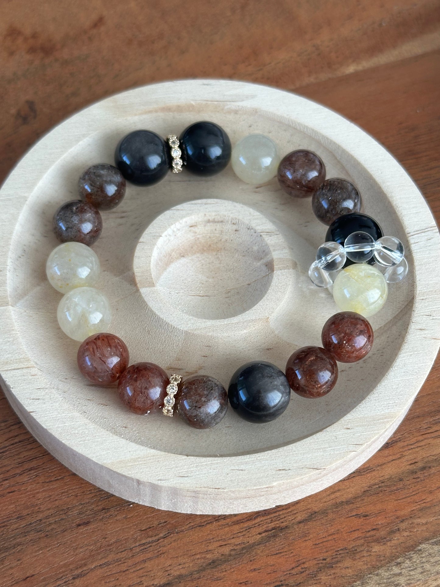 Handgefertigtes Kristallarmband mit Silberobsidian, Super Seven und goldenem Rutilquarz – energetisches Design mit kraftvoller Ausstrahlung