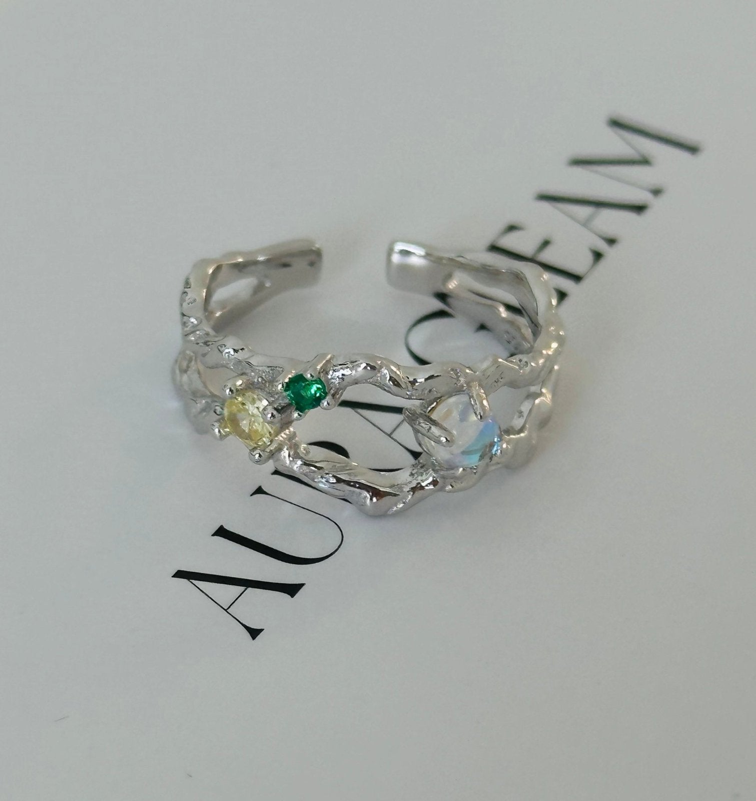 Lunaria Ring – Offener Damenring aus 925er Silber mit Mondstein und bunten Zirkonia - AuraGleam