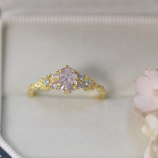 Misty Elegance – 14K vergoldeter Ring mit violettem Zirkonia und Vintage - Design - AuraGleam