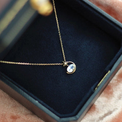 Mondlicht Sternenglanz – S925 Silber Halskette mit Opal - Anhänger, 14K vergoldet - AuraGleam