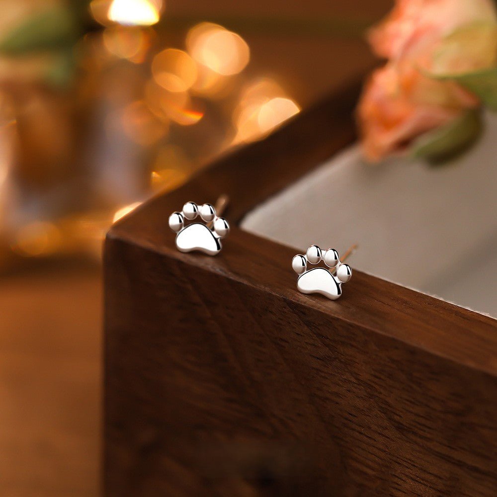Paw Charm – S999 Feinsilber Ohrstecker im süßen Katzenpfoten - Design - AuraGleam