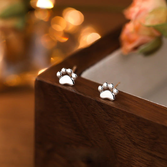 Paw Charm – S999 Feinsilber Ohrstecker im süßen Katzenpfoten - Design - AuraGleam