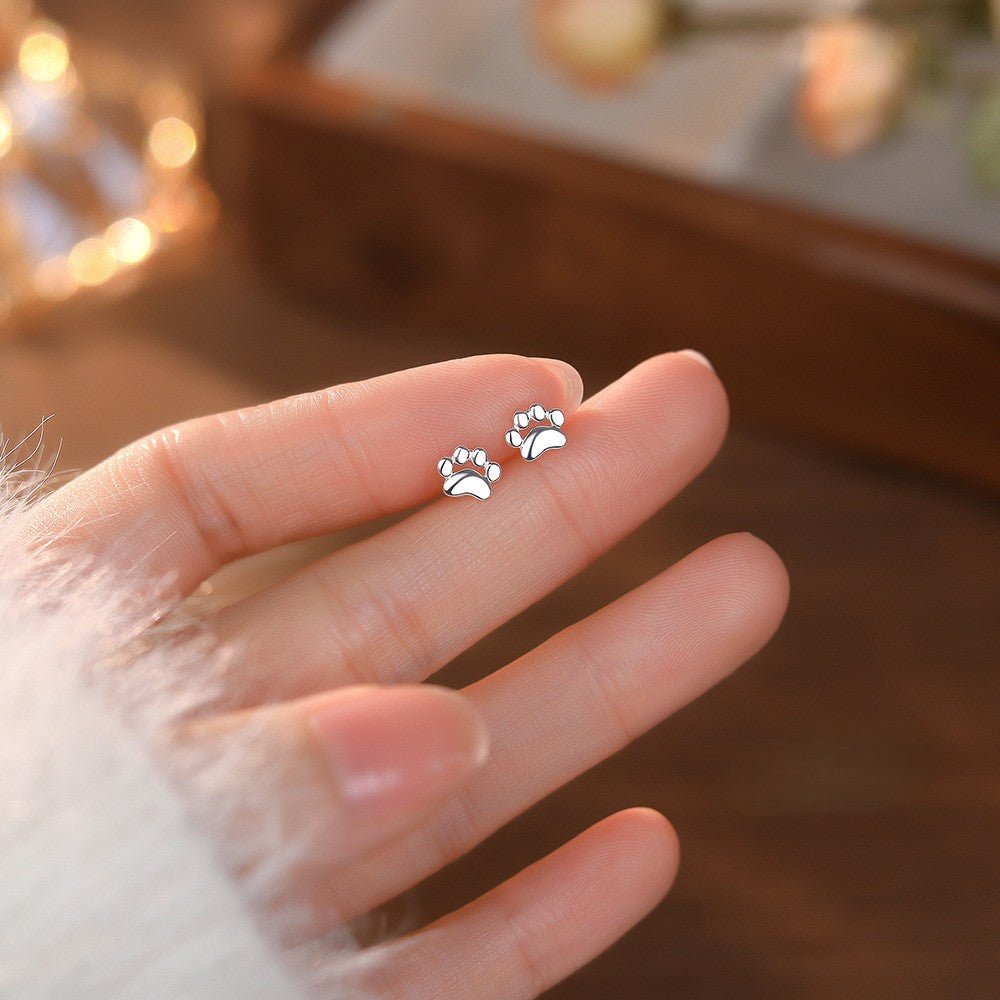 Paw Charm – S999 Feinsilber Ohrstecker im süßen Katzenpfoten - Design - AuraGleam
