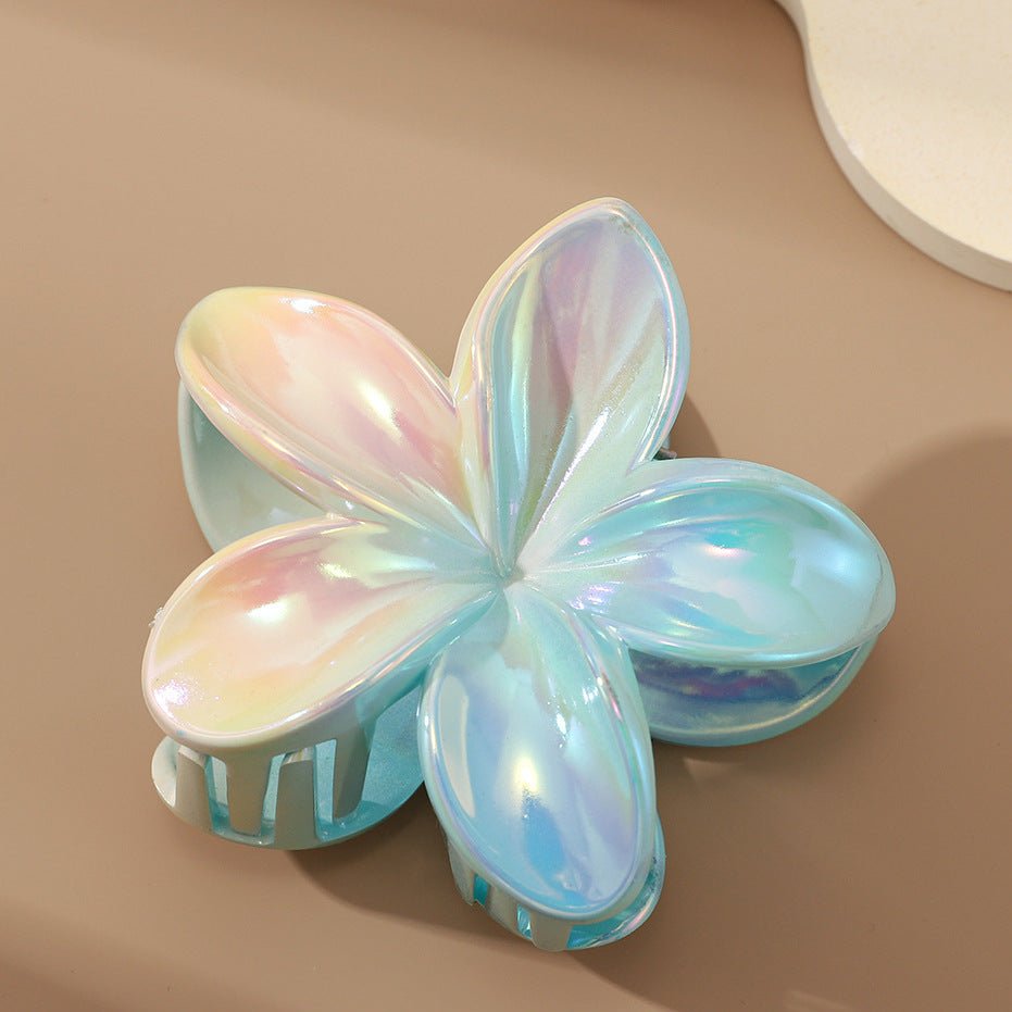 Regenbogenfarbene Haarspange „Plumeria“ – Glänzender Blüten - Klauenclip - AuraGleam