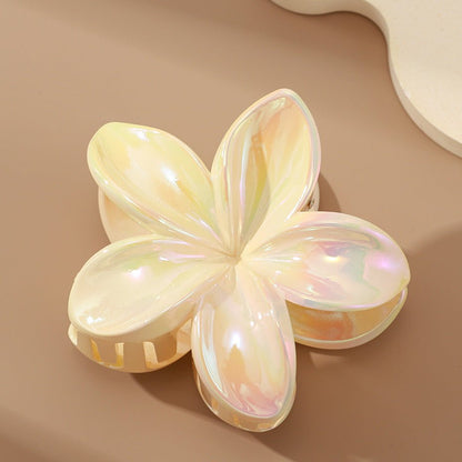 Regenbogenfarbene Haarspange „Plumeria“ – Glänzender Blüten - Klauenclip - AuraGleam