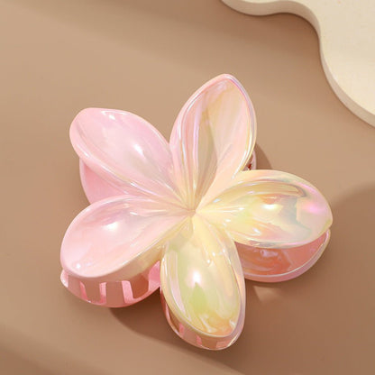 Regenbogenfarbene Haarspange „Plumeria“ – Glänzender Blüten - Klauenclip - AuraGleam