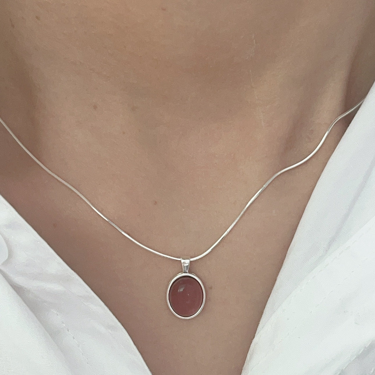 S925 Silber Damen Halskette mit ovalem Anhänger aus Rosenquarz oder Amethyst – zarte Kette als Geschenk für Frauen
