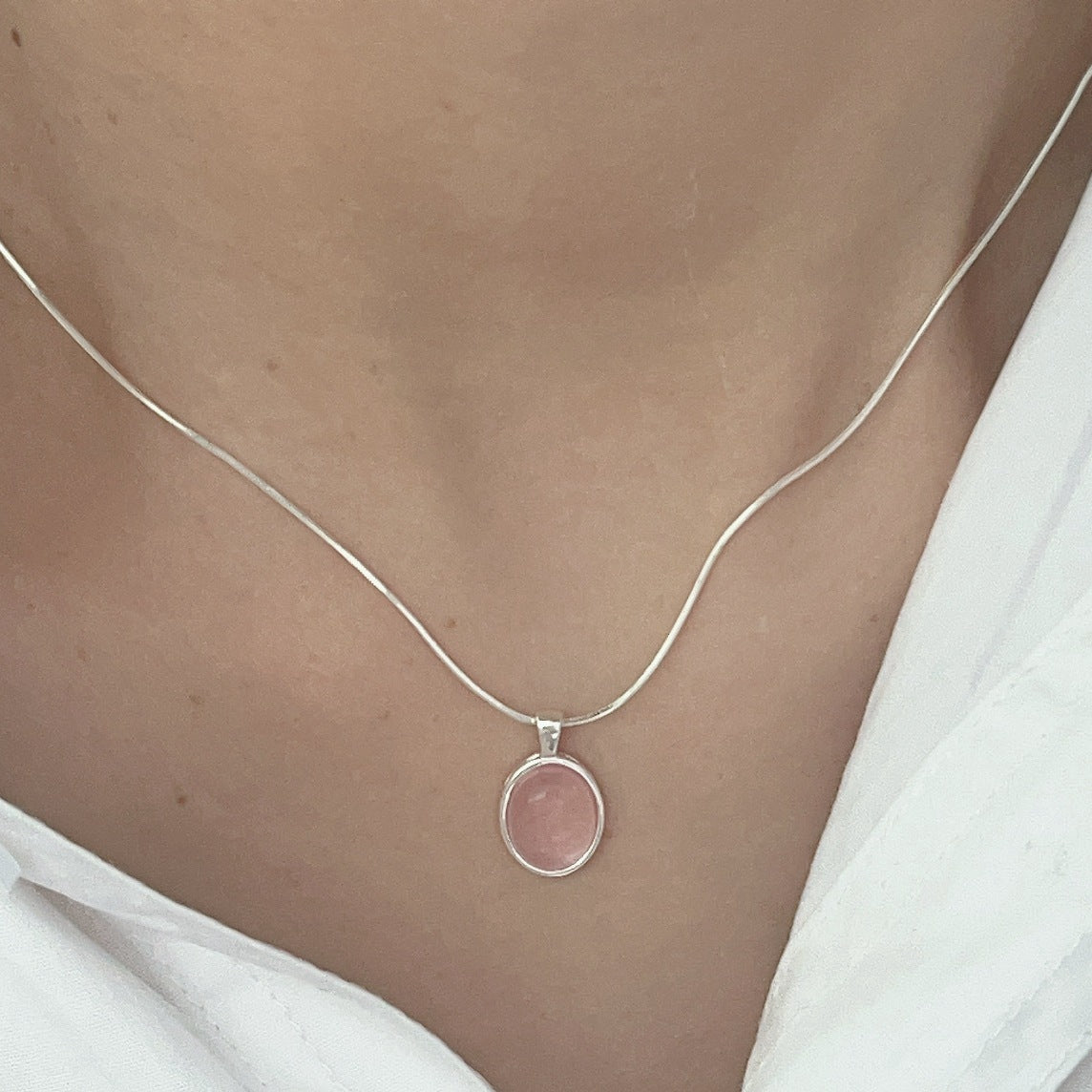 S925 Silber Damen Halskette mit ovalem Anhänger aus Rosenquarz oder Amethyst – zarte Kette als Geschenk für Frauen
