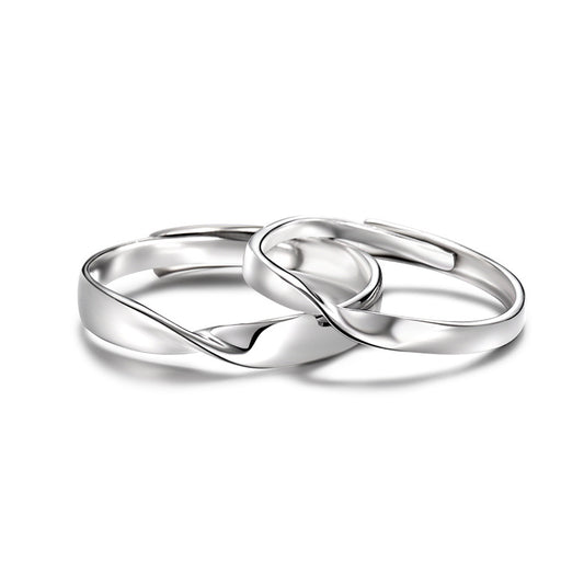 Eleganter Partnerring aus S999 Feinsilber mit sanfter Drehung – verstellbares Design als Symbol für Liebe, Balance und Harmonie
