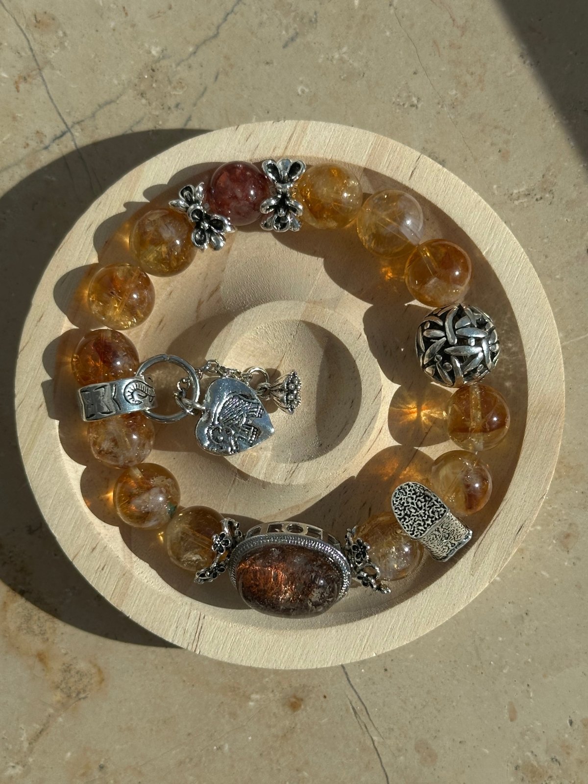 Sonnenherz – Armband aus gelbem Turmalin & rotem Harzquarz - AuraGleam