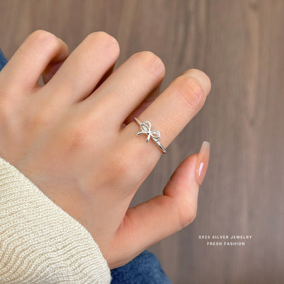 Sweet Bow – S925 Silberring mit zartem Schleifen - Design (verstellbar) - AuraGleam